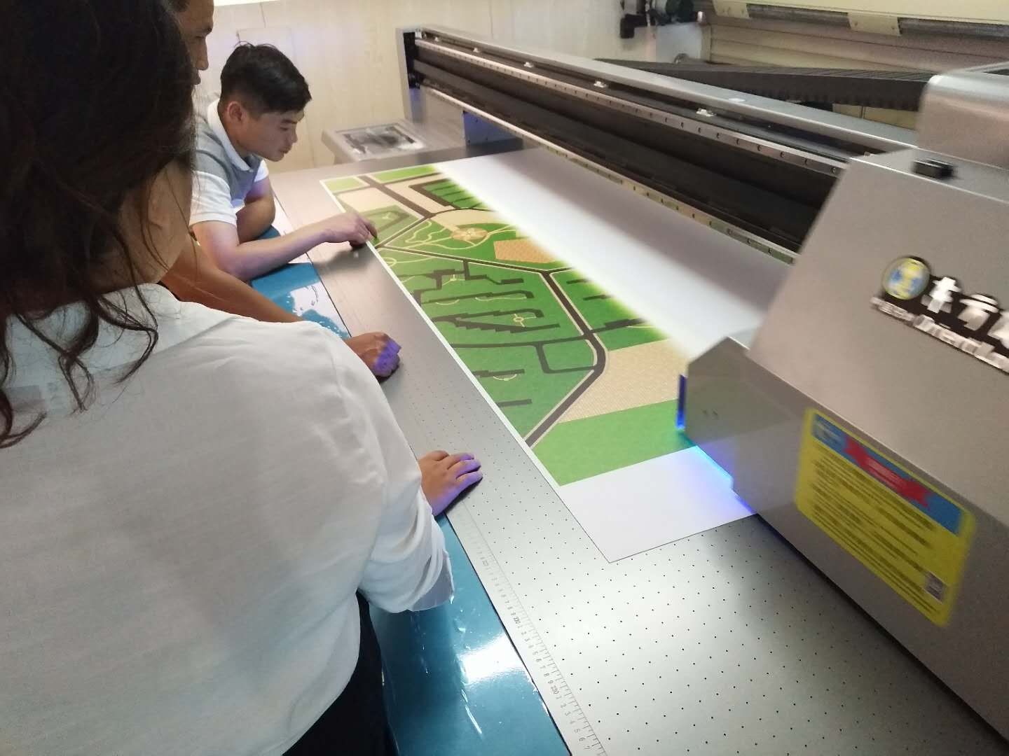 正確使用uv打印機(jī)，保證uv打印機(jī)效果